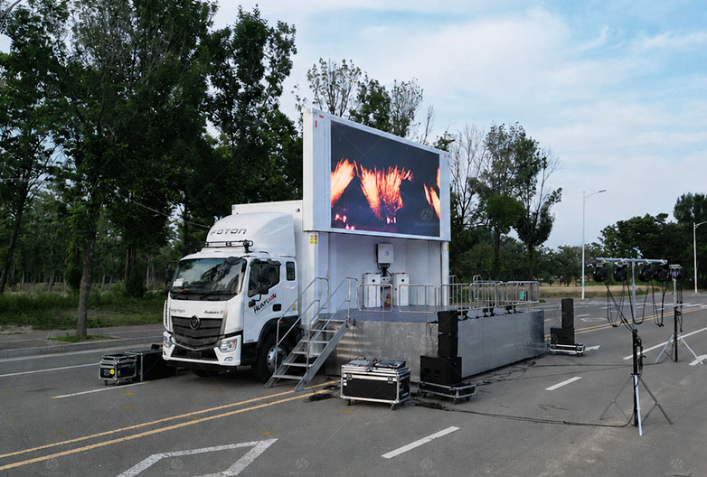 LR235S Solar-Powered Roadshow Truck